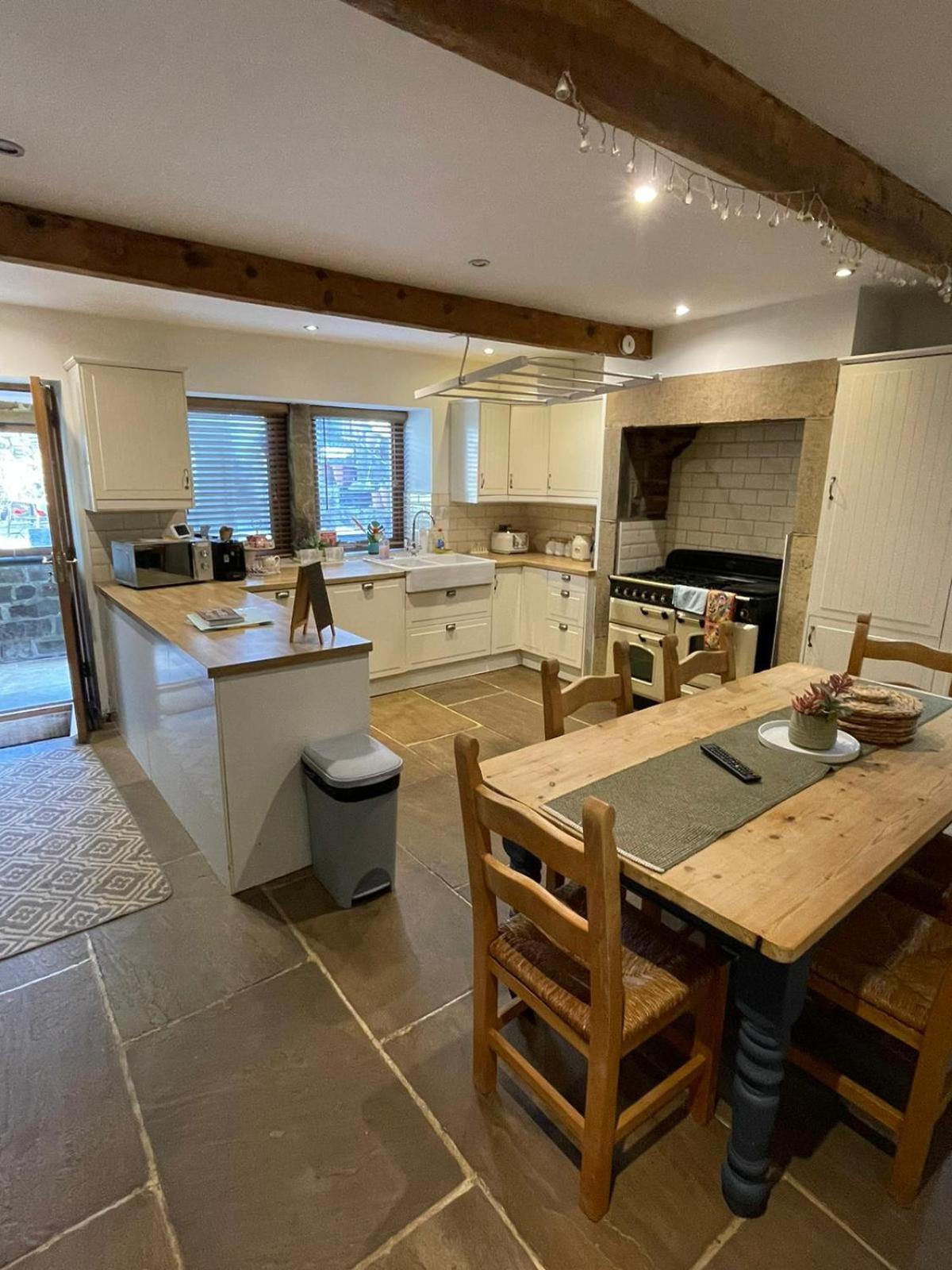 Wuthering Cottage - Central, Stylish, Cosy, Comfy Haworth Exterior photo